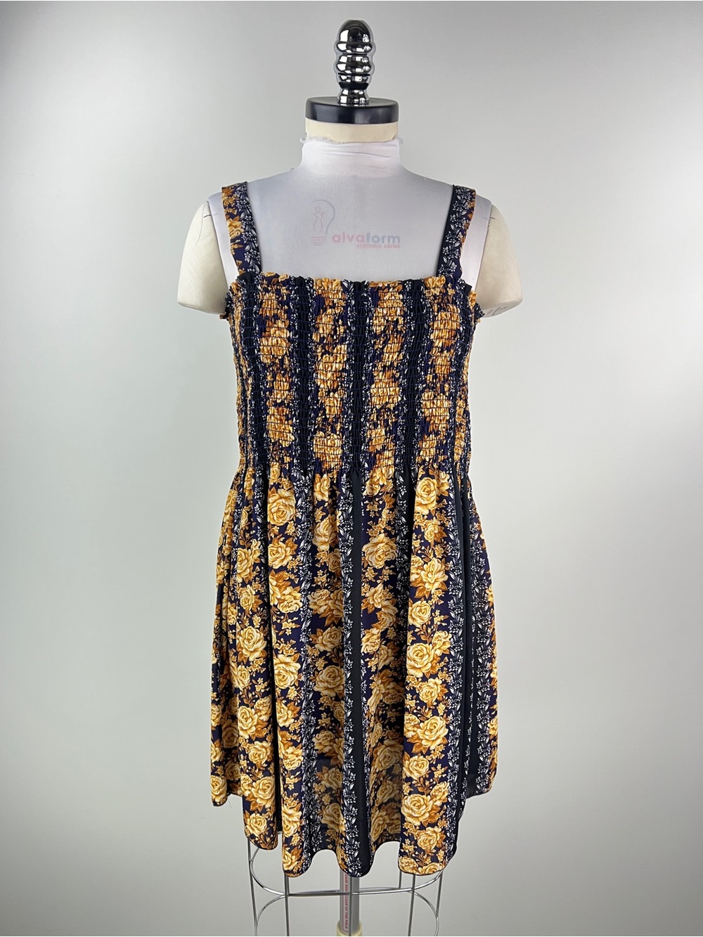 💚 3609. Navy & Mustard Floral Smocked Tunic